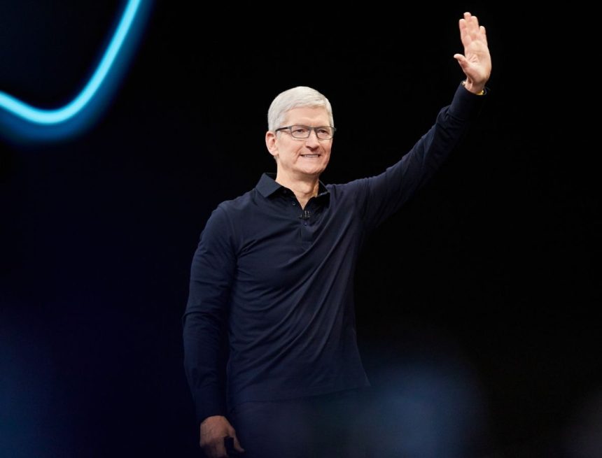 Apple Eyes CEO Succession as Tim Cook Prepares to Exit Apple Eyes CEO Succession as Tim Cook Prepares to Exit